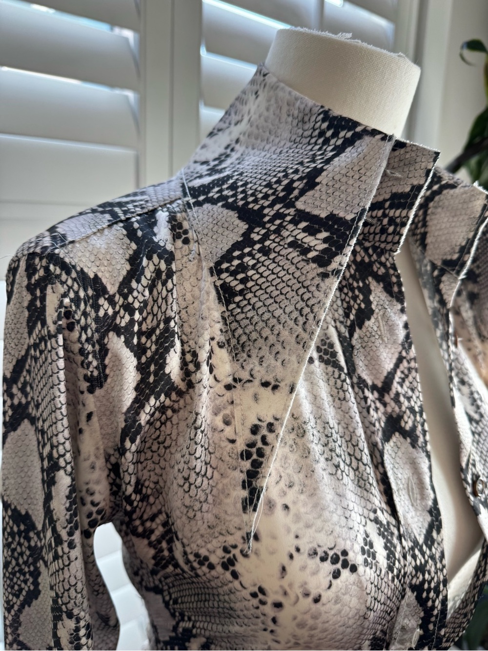 16Arlington Snake Print Long Button-Front Shirt Dress - Black & White - Picture 5 of 6